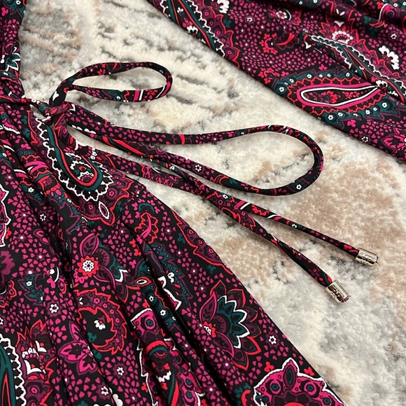 NWT paisley pattern flounce dress with tie waist and cinch sleeves - Picture 2 of 9